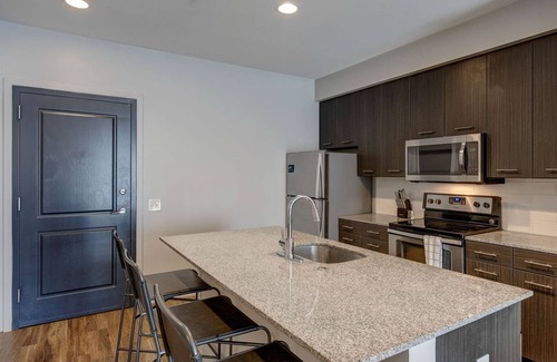 Grove City Apartamento | Modern Apartment in Prime Location (ID4290X54)