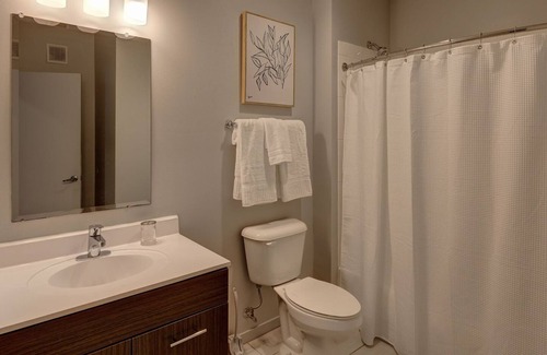 Grove City Apartamento | Modern Apartment in Prime Location (ID4290X54)