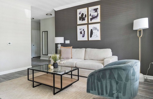 Raleigh Apartamento | Modern Apartment in Prime Location (ID1015X187)