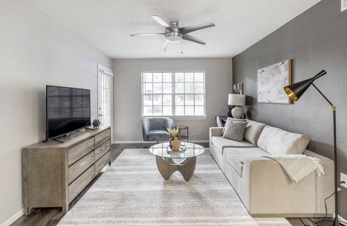 Plant City Apartamento | Modern Apartment in Prime Location (ID1255X551)