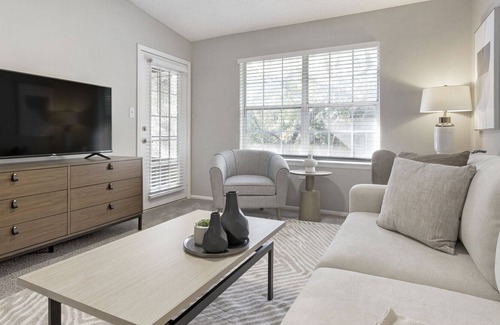 Plant City Apartamento | Modern Apartment in Prime Location (ID1229X846)