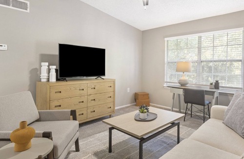 Plant City Apartamento | Modern Apartment in Prime Location (ID1009X955)