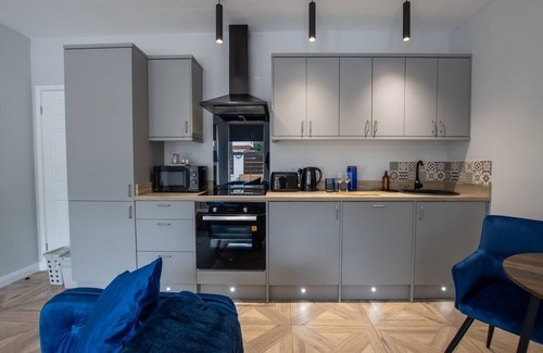 Mapperley Condominio | Modern Apartment |King Bed |Free Parking Suite 2