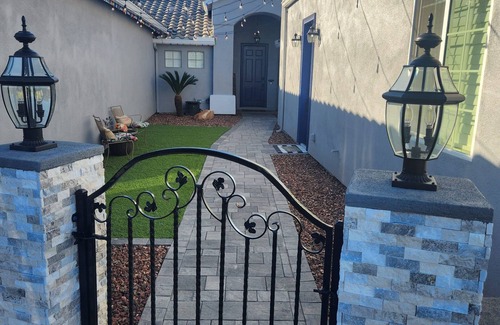Mesa Apartamento | Modern Apartment Located in the Beautiful Groves Area