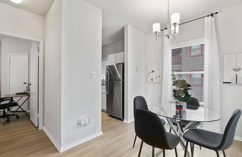 Milwood Apartamento | Modern Apartment near the Domain w/ King Bed