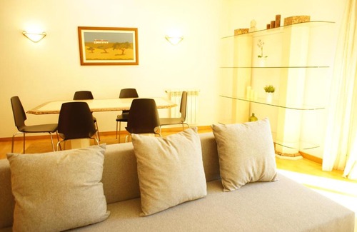 Alcantara Apartamento | Modern Apartment near the Bridge
