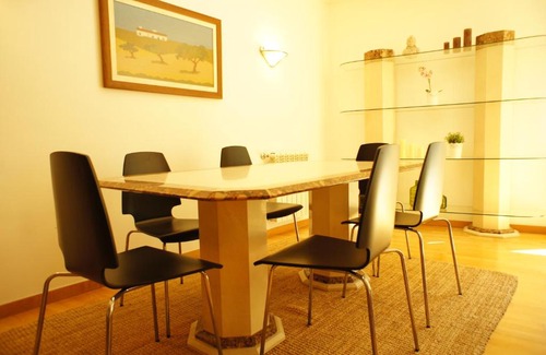 Alcantara Apartamento | Modern Apartment near the Bridge