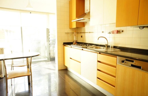 Alcantara Apartamento | Modern Apartment near the Bridge