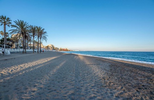 Torrequebrada Apartamento | MODERN APARTMENT NEXT TO THE BEACH, Pets friendly