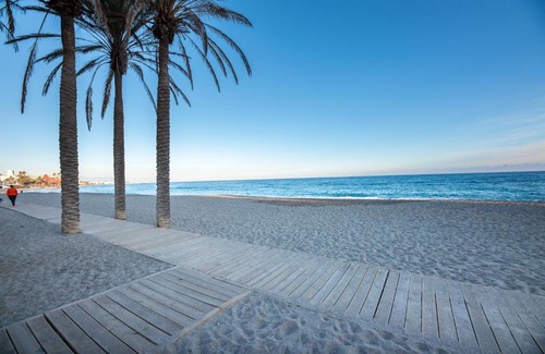Torrequebrada Apartamento | MODERN APARTMENT NEXT TO THE BEACH, Pets friendly