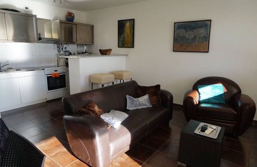 Meze Apartamento | Apartamento moderno en la playa en el sur de Francia, balcón y espacio para automóviles.
