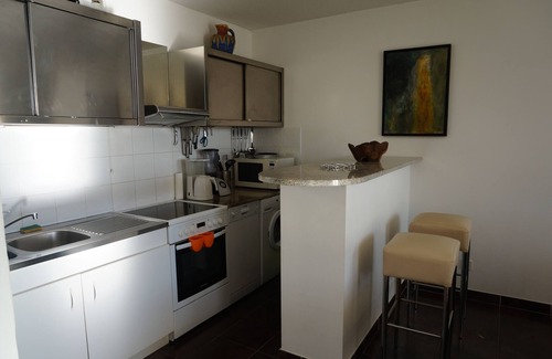 Meze Apartamento | Apartamento moderno en la playa en el sur de Francia, balcón y espacio para automóviles.