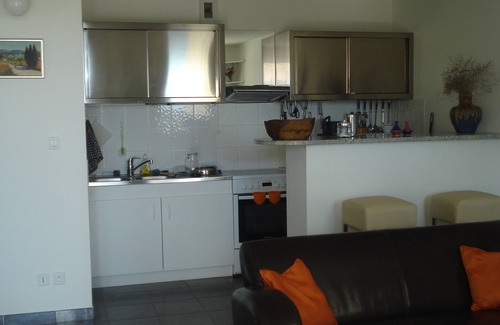Meze Apartamento | Apartamento moderno en la playa en el sur de Francia, balcón y espacio para automóviles.