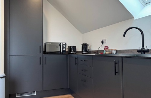 Brympton Apartamento | Modern Apartment. Peaceful & Secure, Private Parking, Beautiful Surroundings