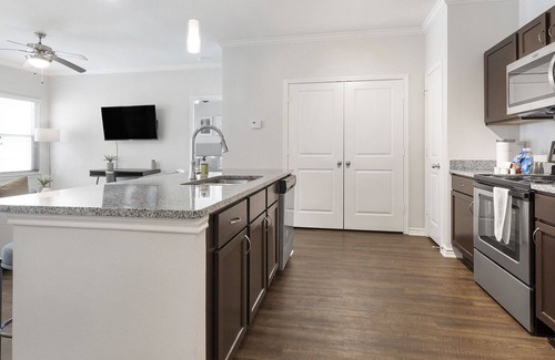 Portland Apartamento | Modern Apartment in Prime Location (ID1215X107)