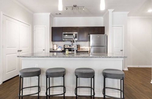 Portland Apartamento | Modern Apartment in Prime Location (ID1215X107)