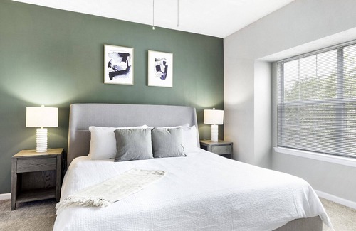 Lithia Springs Apartamento | Modern Apartment in Prime Location (ID4762X60)
