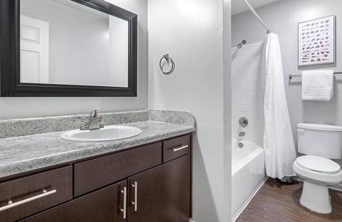 Crestline Heights Apartamento | Modern Apartment in Prime Location (ID9675X21)