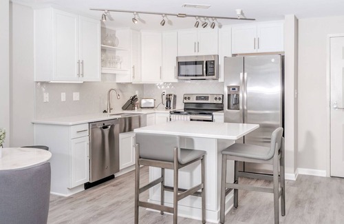 Northwest Apartamento | Modern Apartment in Prime Location (ID1793X52)