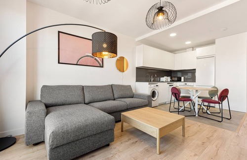 Ciudad Jardin Apartamento | Modern Apartment w/ Pool & Gym in Málaga