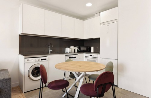 Ciudad Jardin Apartamento | Modern Apartment w/ Pool & Gym in Málaga