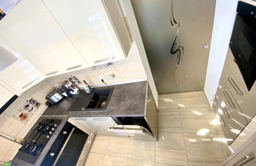 Onesti Apartamento | Modern Apartment with a Great View