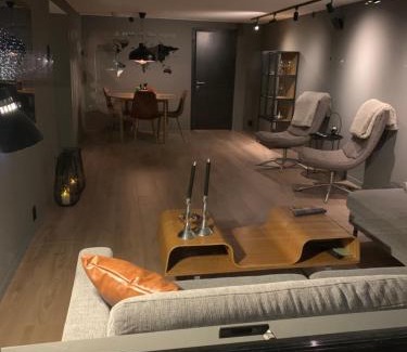 Krokelvdalen Apartamento | Modern Apartment with Aurora & Midnight Sun Views, Close to Snow Dome, ski slopes Store & Bus Stop, Free Parking