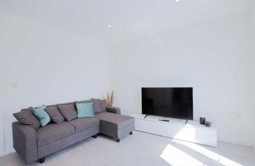 Coventry Apartamento | Modern Apartment with Balcony near City Centre