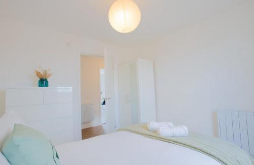 Coventry Apartamento | Modern Apartment with Balcony near City Centre
