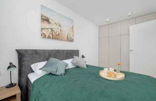 Uniescie Apartamento | Modern Apartment with Balcony and Parking by Noclegi Renters