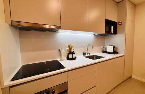Paranhos Apartamento | Modern apartment with balcony and free parking
