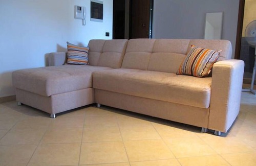 Vibo Valentia Apartamento | Moderno apartamento con vistas al mar y piscina.