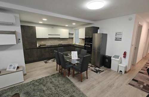 Luqa Apartamento | Modern Apartment with Large Outdoor Area - Sleeps 7, Close to Malta International Airport