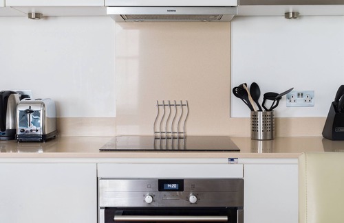 St. Pancras Apartamento | Modern apartment with sofa bed, patio and private entrance