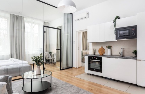 Old Town Apartamento | Modern Apartments by Upstairs