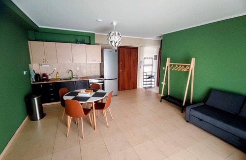 Thessaloniki Apartamento | Modern Apt 1 + Parking (Pay), 100m from Metro