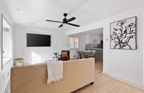 Cherrydale Apartamento | Modern Apt | 15 Min to DC | Private Balcony