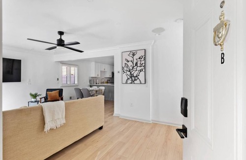 Cherrydale Apartamento | Modern Apt | 15 Min to DC | Private Balcony