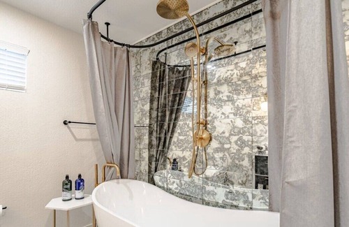 Westfield Apartamento | Modern Apt by Zilker w/ Gourment Kitchen & Parking