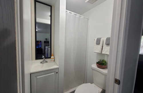 Leesburg Casa | Modern Apt! Close to Tavares! Cozy w/ Private entrance!!
