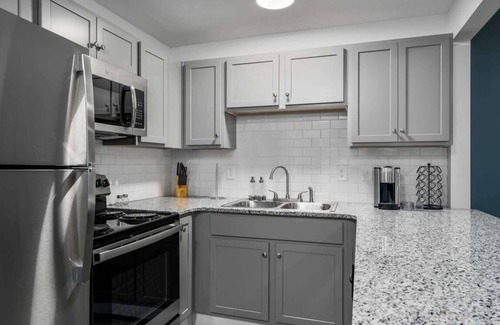Forest Park Apartamento | Modern Apt. close to Restaurants - Highland Golf