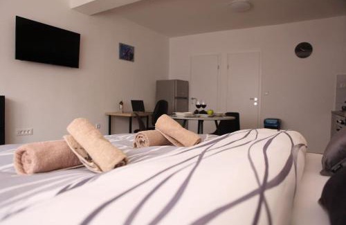 Sesvete Apartamento | Modern apt in Dubec, ideal for couple