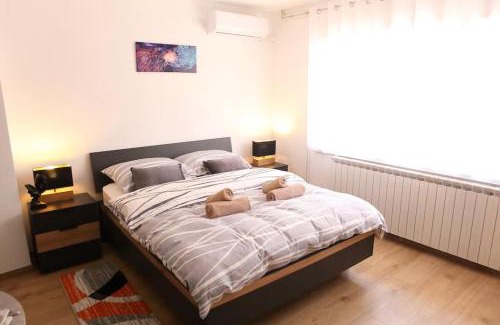 Sesvete Apartamento | Modern apt in Dubec, ideal for couple