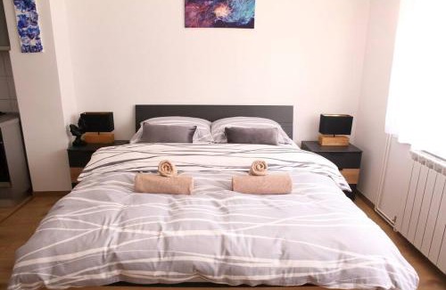 Sesvete Apartamento | Modern apt in Dubec, ideal for couple