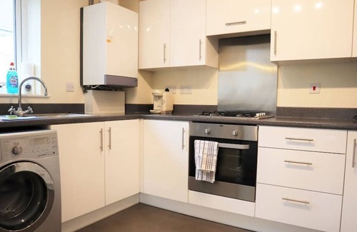 Epsom Apartamento | ⭐Modern Apt in Epsom-Self Check in & Free Parking