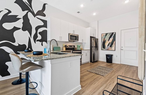 East Side Apartamento | Modern Apt in Grant Park Steps from BeltLine with Free Secure Garage Parking
