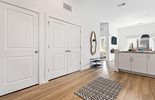 Boulevard Heights Apartamento | Modern Apt in Grant Park Steps from BeltLine with Free Secure Garage Parking