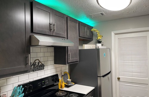 Acworth Apartamento | Clean Modern Apt w/ Community Pool and Mini Gym Near Multiple Shopping Areas