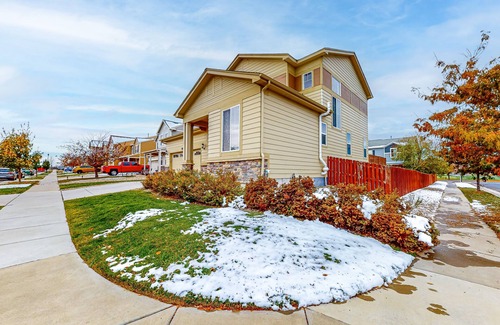Commerce City Apartamento | Modern apt near parks/dining/groceries with AC & WiFi - 11 mi. from DIA/DEN