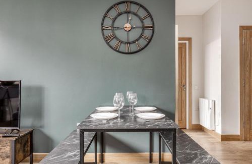 Rushmoor District Apartamento | Modern Apt, town centre, 4 guests, pkg, wifi by Tent serviced apartments